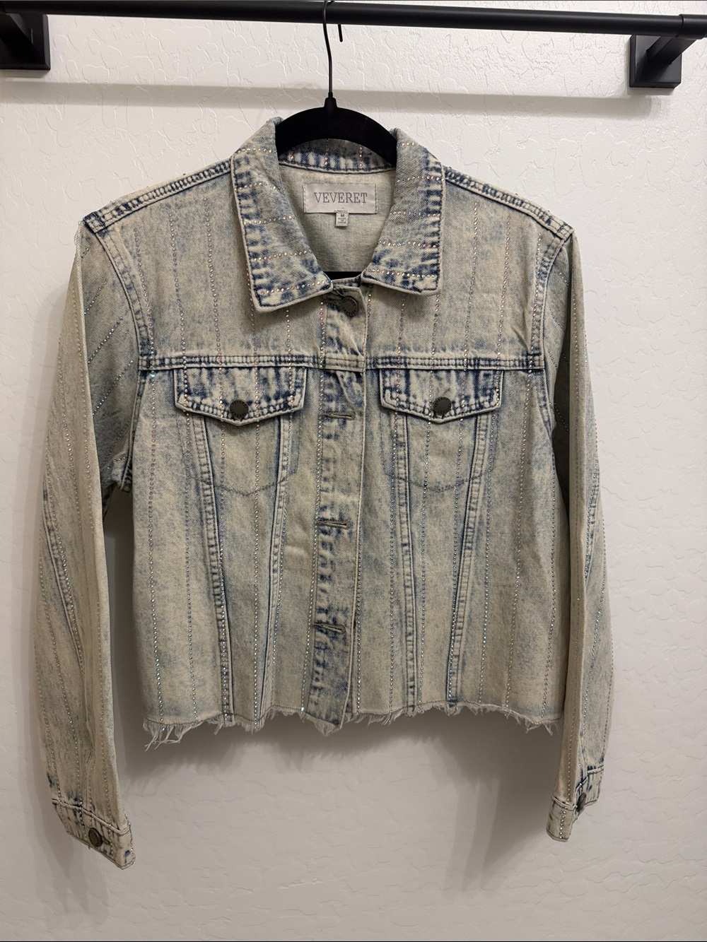 Veveret Women's Light Wash Denim Jacket - Faded Blue